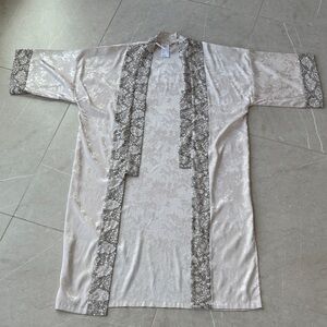 Elegant Cream and Gray Lace Trim Kimono Duster